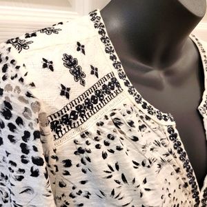 Lucky Brand spotted B&W Western-inspired shoulders Longsleeve Blouse size M